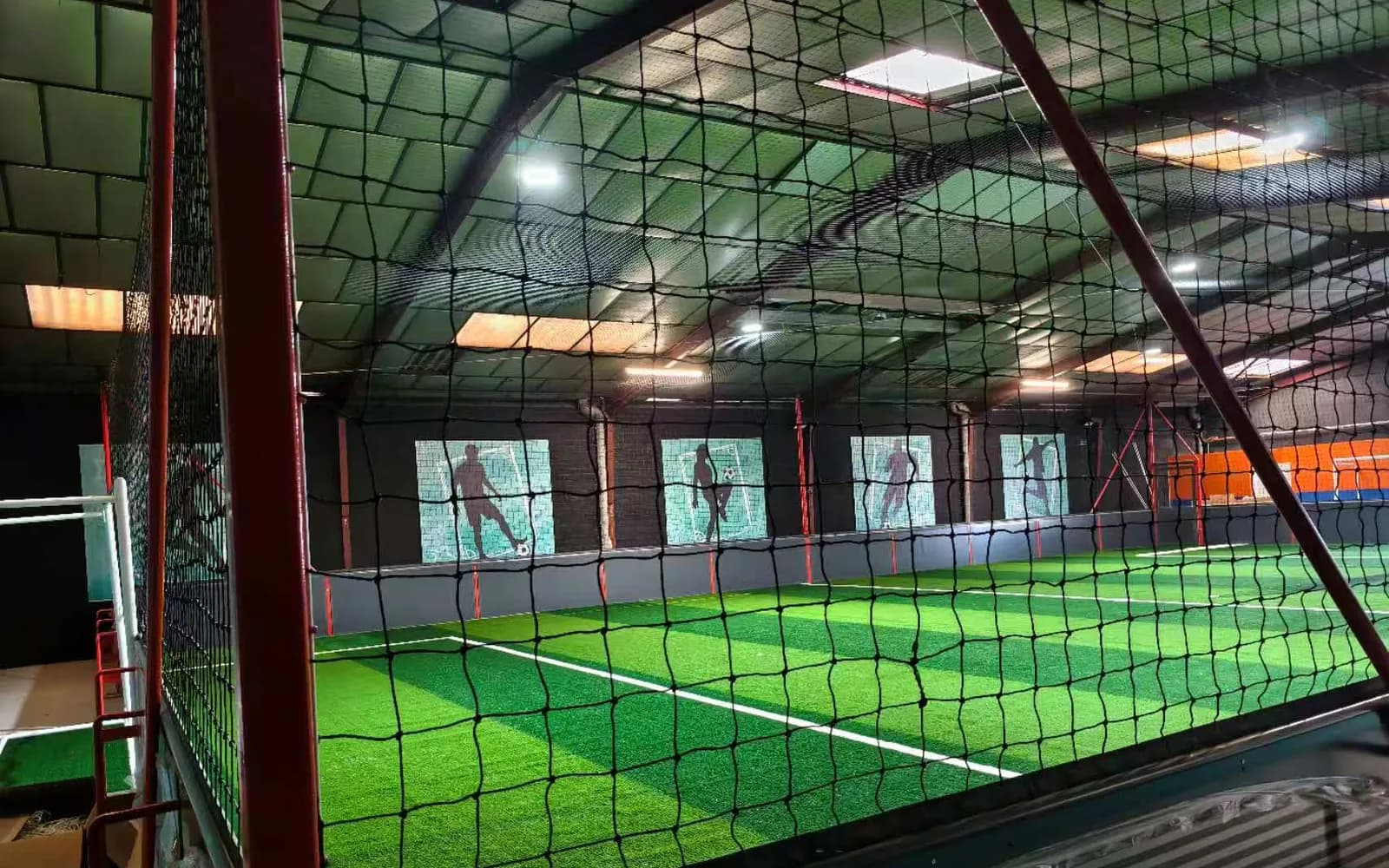 Reviewed indoor football cage reference in France