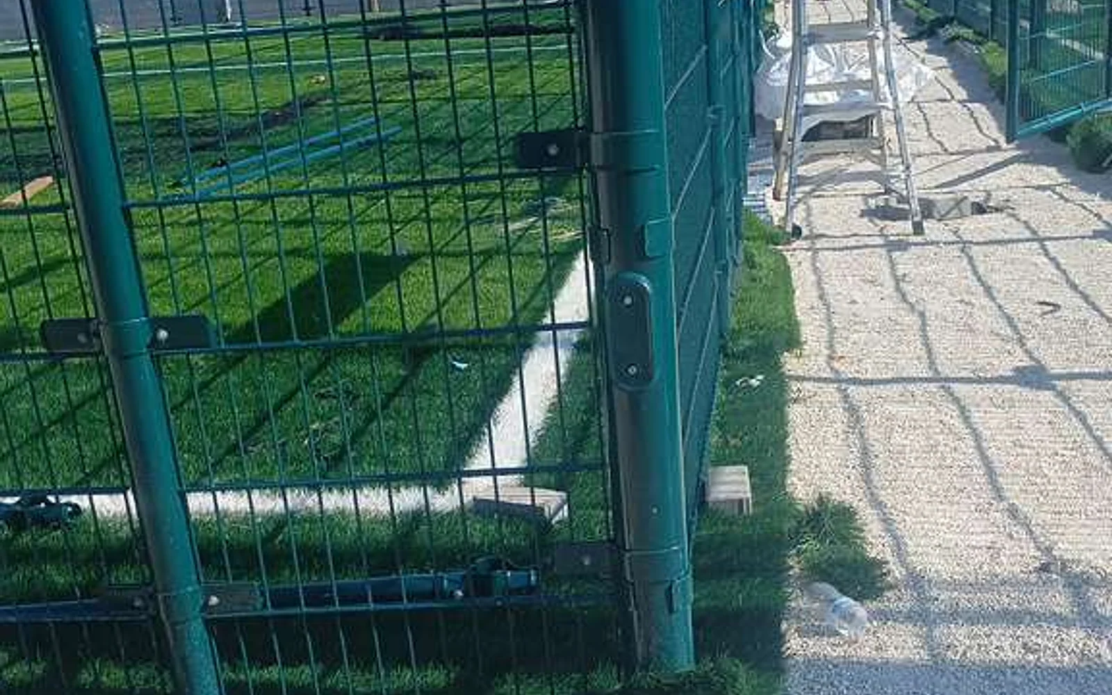 Gate and mesh-panel connection detail at the United States facility